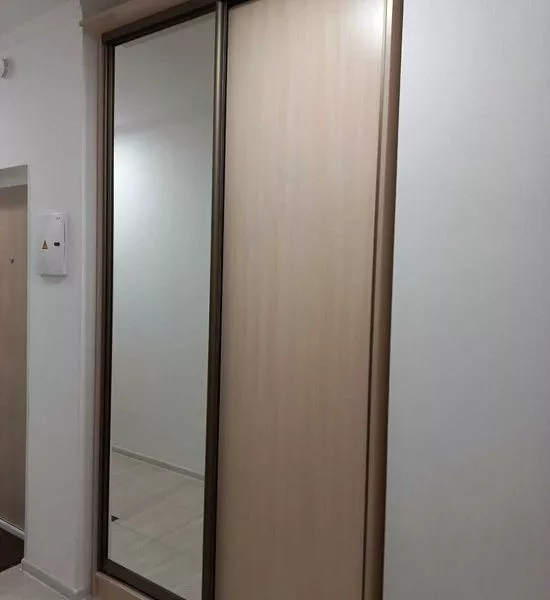 Классический шкаф с зеркалом