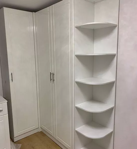 Распашной угловой шкаф