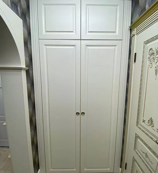 Классический шкаф в прихожую