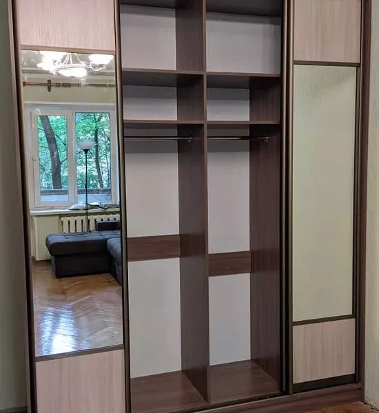 Шкаф-купе в спальню с зеркалами
