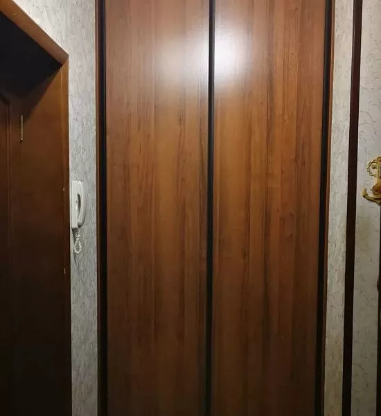 Двухдверный классический шкаф