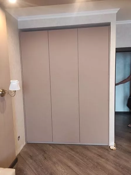 Современный шкаф 2